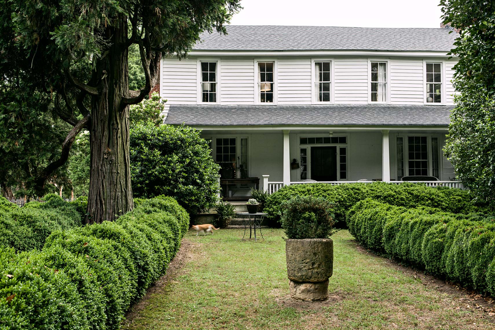 Front of plantation farm house by Atlanta editorial photographer
